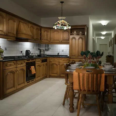 Manor Court Luxury *