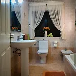 Manor Court Luxury Апартаменты Сент-Полс-Бей