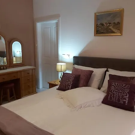 Manor Court Luxury *