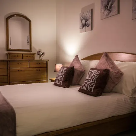 Manor Court Luxury Apartment