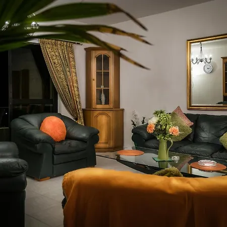 Manor Court Luxury *