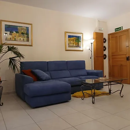 Manor Court Luxury Apartmán *