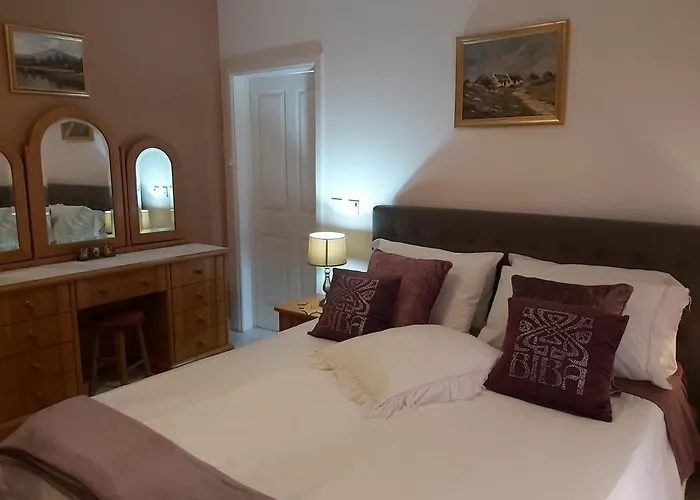 Manor Court Luxury *